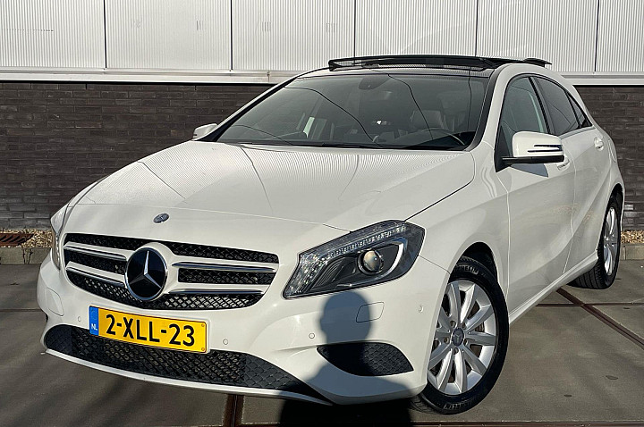 Mercedes-Benz A-Klasse 180 Ambition, Panorama dak, Sport stoelen, Xenon verlichting, Dealer onderhouden