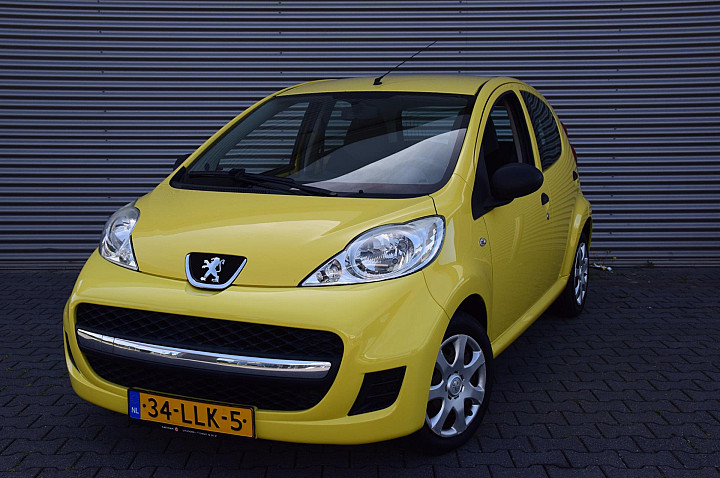 Peugeot 107 1.0-12V XR Stuurbekrachtiging, Aux Radio, lage kilometerstand ! ( incl 3 maanden Check & Go garantie