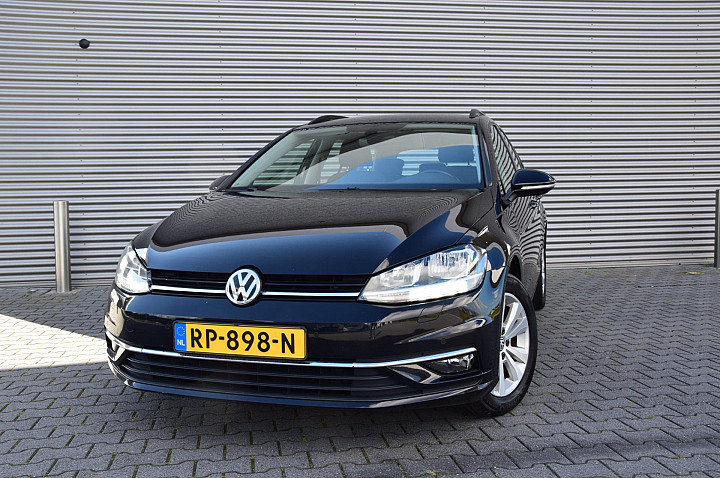 Volkswagen Golf Variant 1.0 TSI Comfortline, Stoelverwarming, trekhaak, 12 maanden BASIS garantie